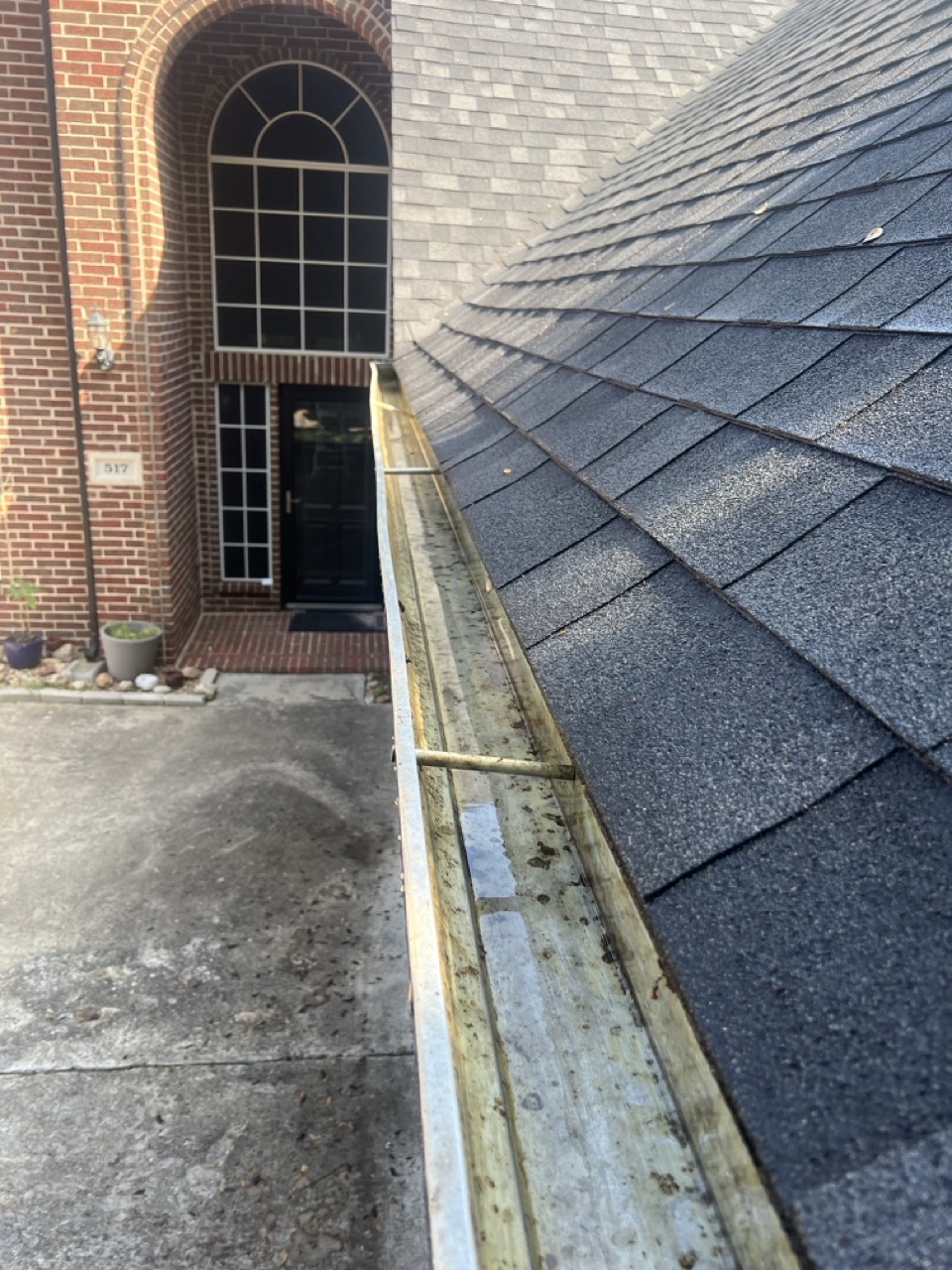 Gutter fully cleaned out and flowing freely after professional gutter cleaning